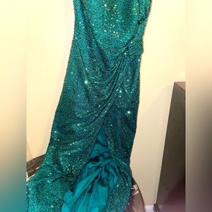 Women’s Emerald Sequin Dress💚